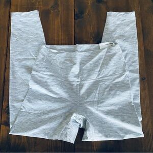 Lululemon Like New light gray striped cropped leggings